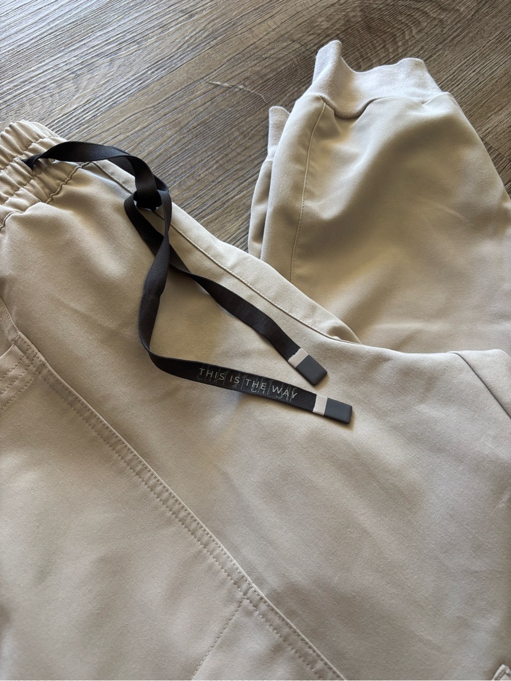 FIGS STAR WARS Mandalorian Scrub Jogger Women Size XL Beige Baby Yoda Pants RARE - Picture 6 of 10